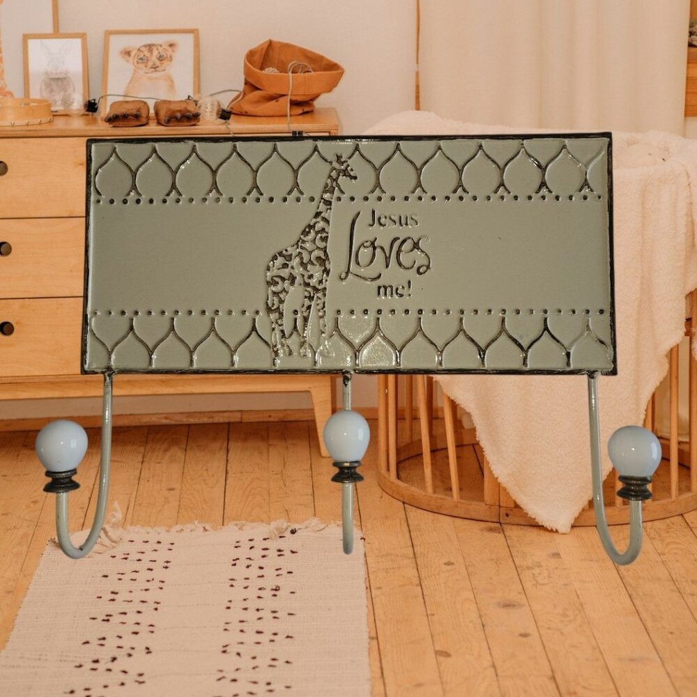 Metal Wall-Mounted Hook Rack With Giraffe Design & "Jesus Loves Me!" Text